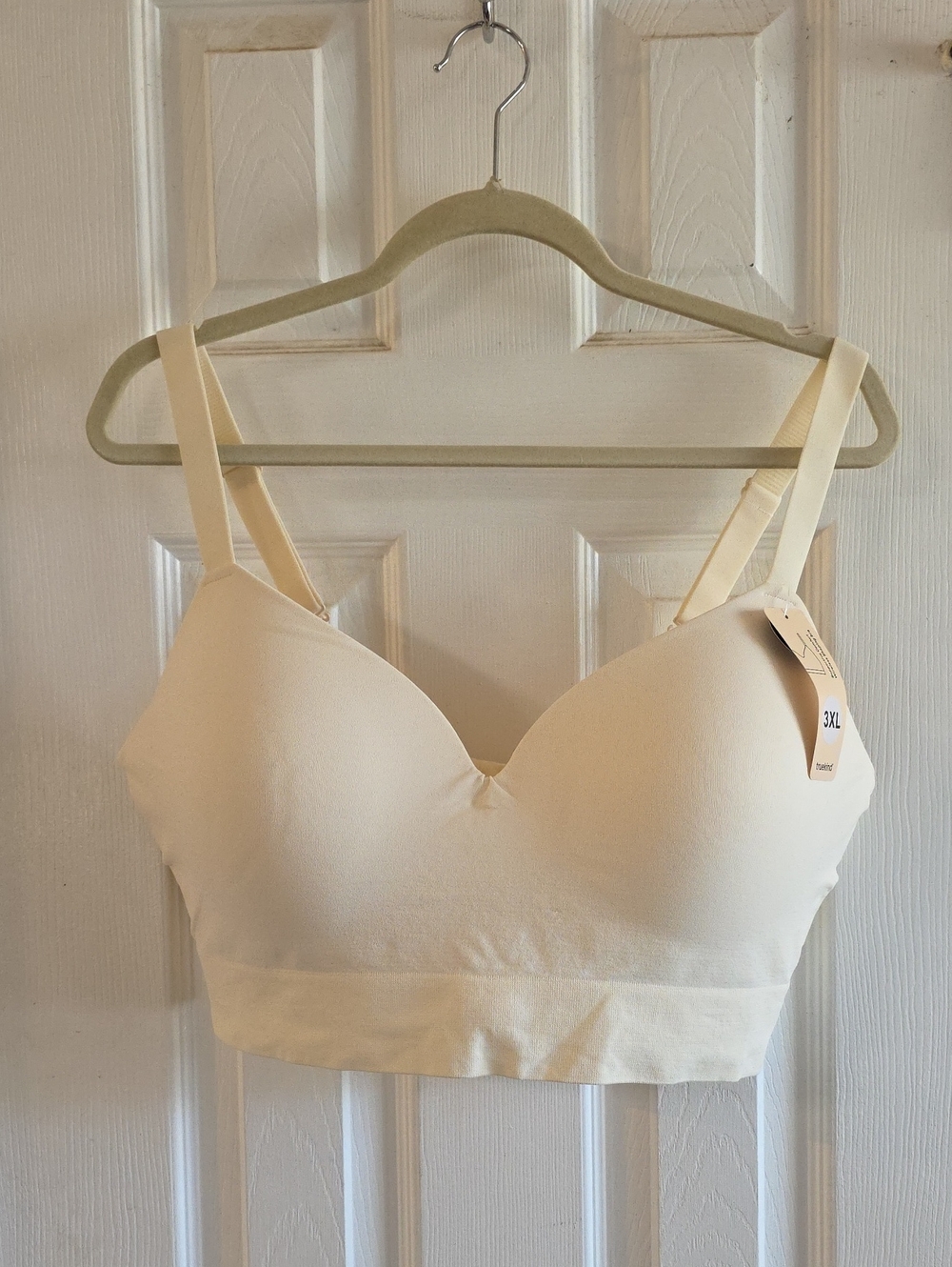 Truekind NWT Seamless Padded Bralette in Cream - Comfortable Everyday Support